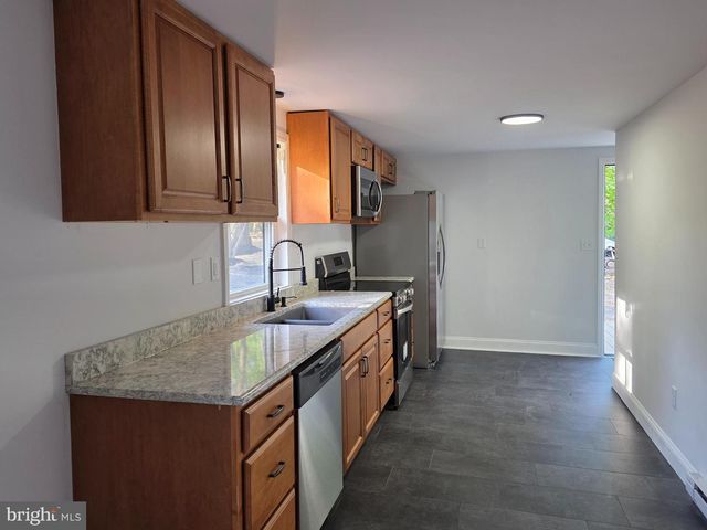 5 DENSE OAK LN, Berkeley Springs, WV 25411