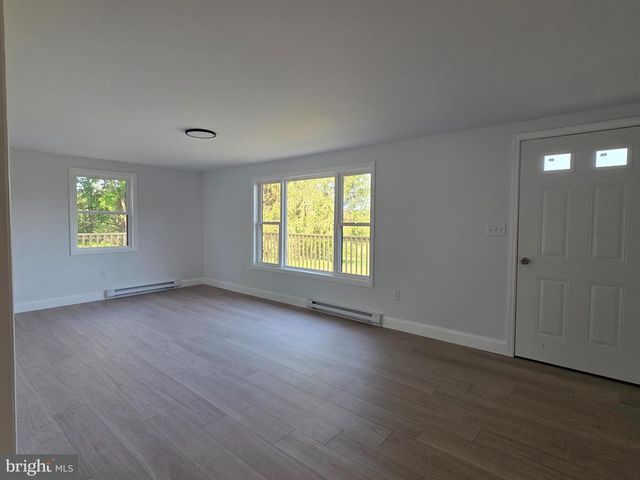 5 DENSE OAK LN, Berkeley Springs, WV 25411