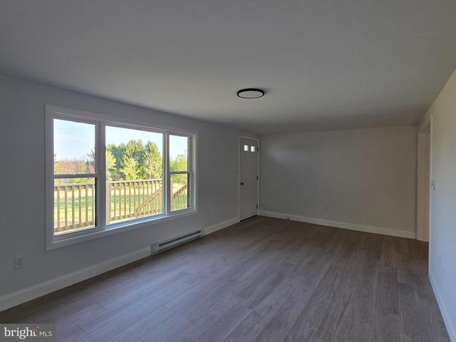 5 DENSE OAK LN, Berkeley Springs, WV 25411