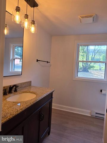 5 DENSE OAK LN, Berkeley Springs, WV 25411