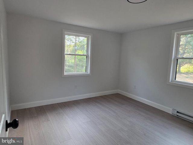 5 DENSE OAK LN, Berkeley Springs, WV 25411