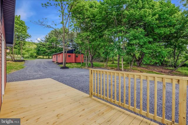 5 DENSE OAK LN, Berkeley Springs, WV 25411