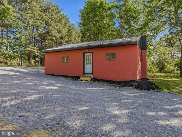 5 DENSE OAK LN, Berkeley Springs, WV 25411