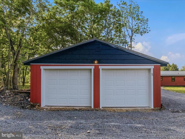 5 DENSE OAK LN, Berkeley Springs, WV 25411