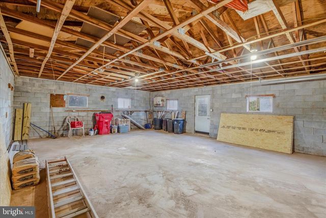 5 DENSE OAK LN, Berkeley Springs, WV 25411