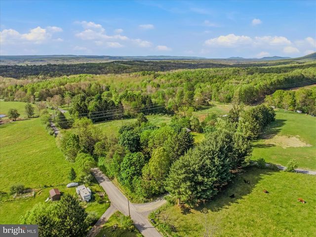 5 DENSE OAK LN, Berkeley Springs, WV 25411
