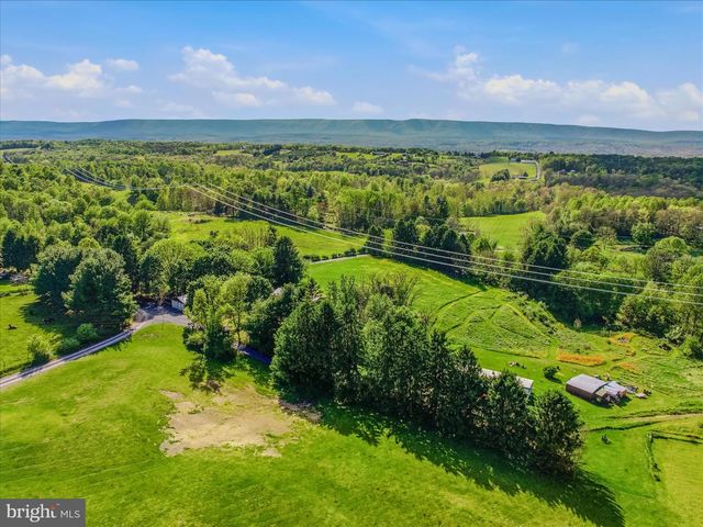5 DENSE OAK LN, Berkeley Springs, WV 25411