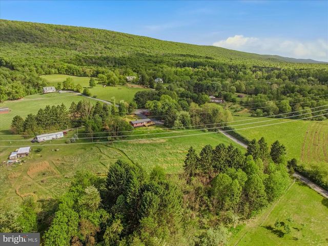 5 DENSE OAK LN, Berkeley Springs, WV 25411