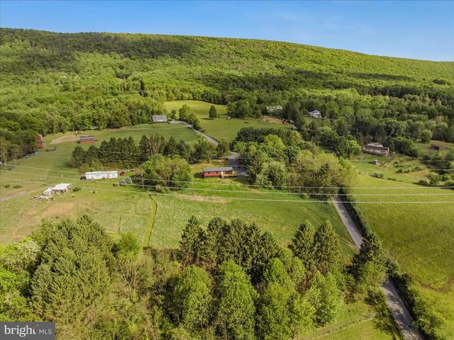 5 DENSE OAK LN, Berkeley Springs, WV 25411