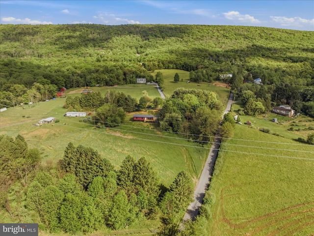 5 DENSE OAK LN, Berkeley Springs, WV 25411