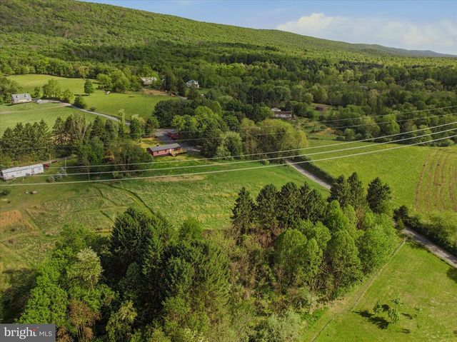 5 DENSE OAK LN, Berkeley Springs, WV 25411