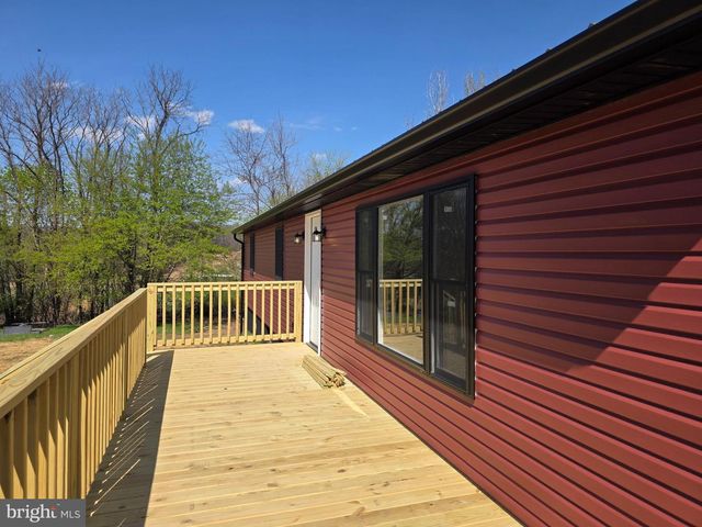 5 DENSE OAK LN, Berkeley Springs, WV 25411
