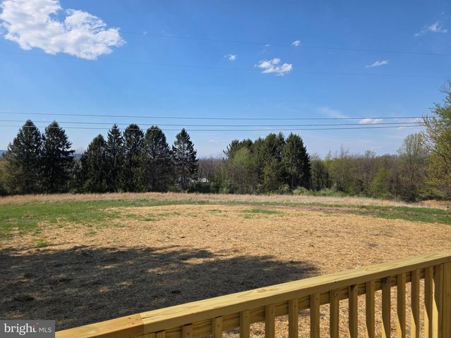 5 DENSE OAK LN, Berkeley Springs, WV 25411
