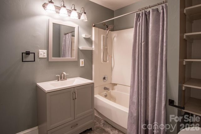 638 W MAIN Extension, Lincolnton, NC 28092