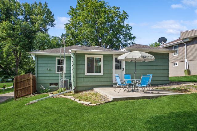 6111 Forest Avenue, Des Moines, IA 50311