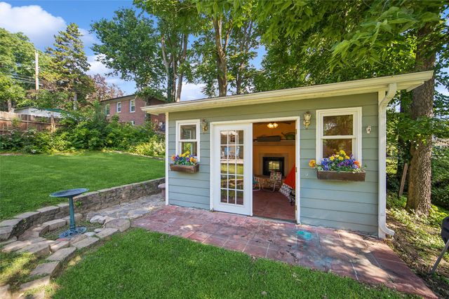 6111 Forest Avenue, Des Moines, IA 50311