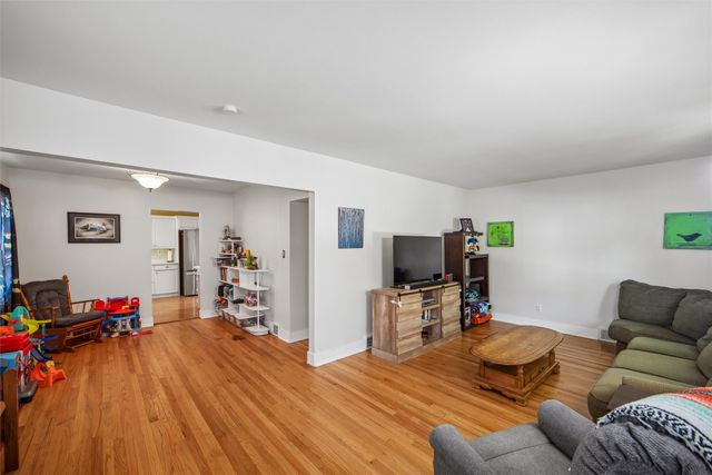6111 Forest Avenue, Des Moines, IA 50311