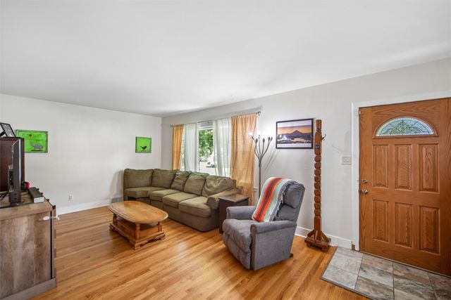 6111 Forest Avenue, Des Moines, IA 50311