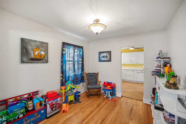 6111 Forest Avenue, Des Moines, IA 50311
