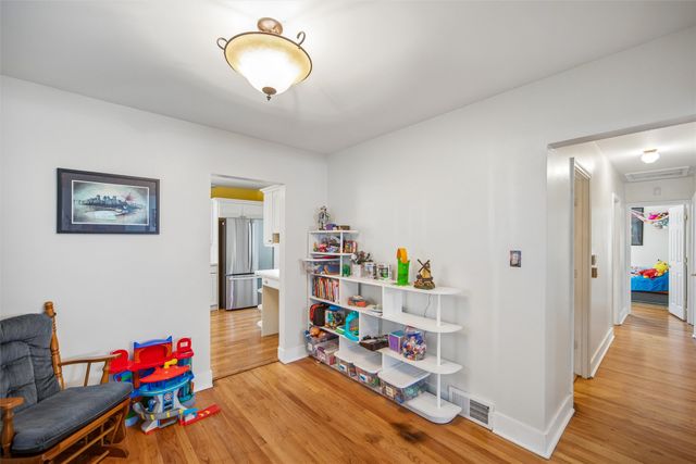 6111 Forest Avenue, Des Moines, IA 50311