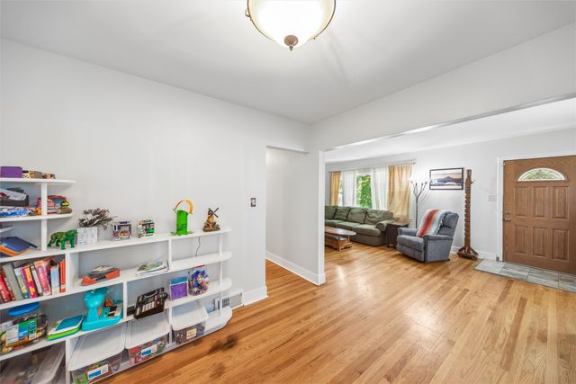 6111 Forest Avenue, Des Moines, IA 50311