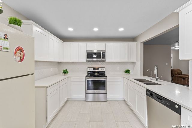 9238 Bowen Dr, San Antonio, TX 78250