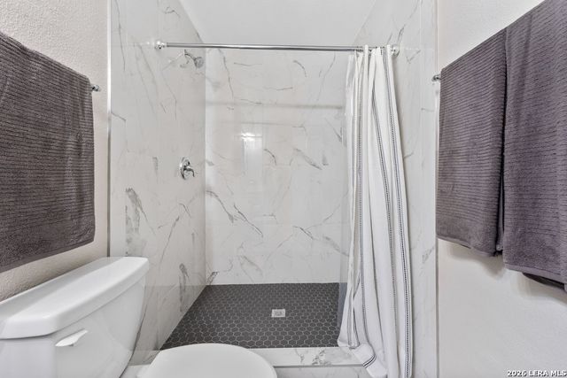 9238 Bowen Dr, San Antonio, TX 78250