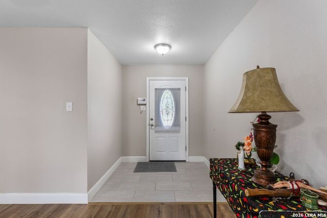 9238 Bowen Dr, San Antonio, TX 78250