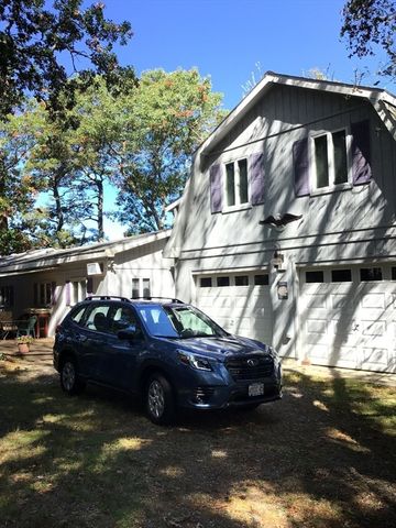 84 Lakewood Dr, Mashpee, MA 02649