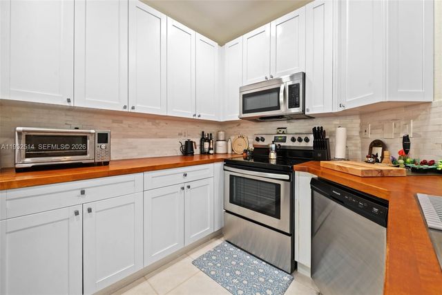 16634 SW 79th Ter, Miami, FL 33193