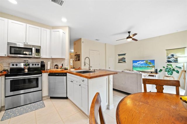 16634 SW 79th Ter, Miami, FL 33193