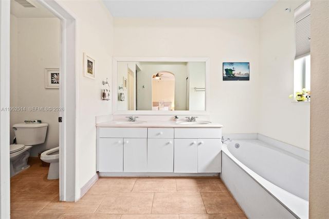 16634 SW 79th Ter, Miami, FL 33193