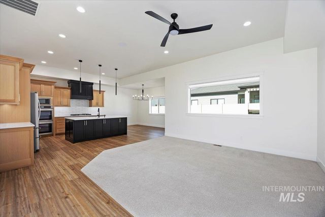 924 Trapper Peak Rd, Kimberly, ID 83341