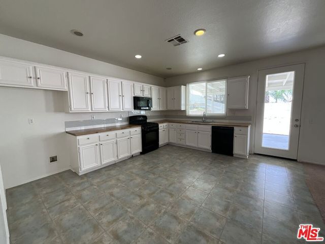 323 Steiner Drive, Hemet, CA 92544
