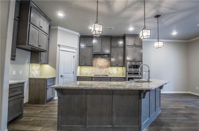 9900 NW 142nd Street, Yukon, OK 73099