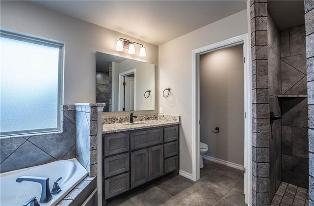 9900 NW 142nd Street, Yukon, OK 73099