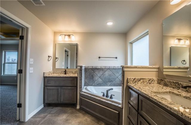 9900 NW 142nd Street, Yukon, OK 73099