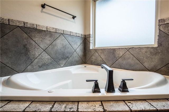 9900 NW 142nd Street, Yukon, OK 73099