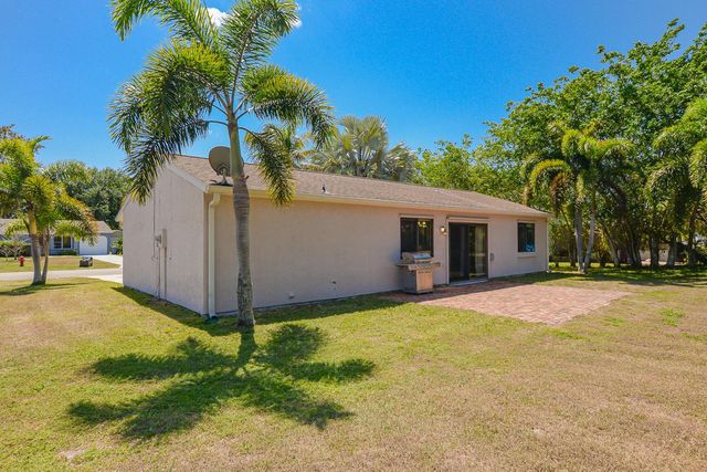 207 SW Bridgeport Drive, Port St Lucie, FL 34953