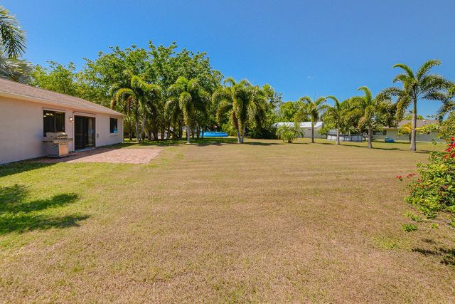 207 SW Bridgeport Drive, Port St Lucie, FL 34953