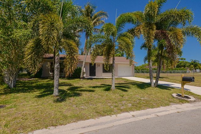 207 SW Bridgeport Drive, Port St Lucie, FL 34953