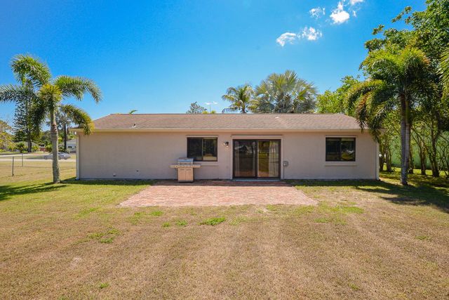 207 SW Bridgeport Drive, Port St Lucie, FL 34953