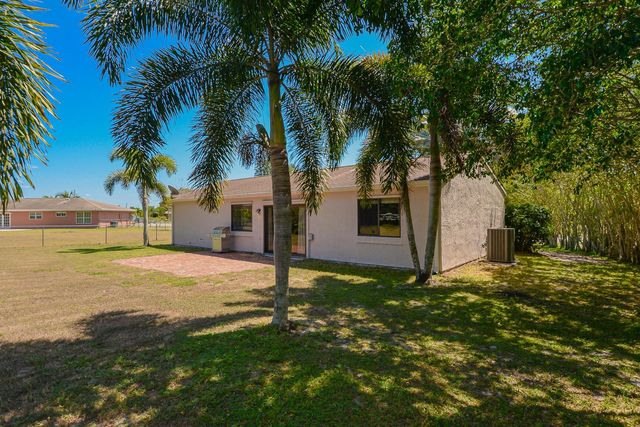 207 SW Bridgeport Drive, Port St Lucie, FL 34953
