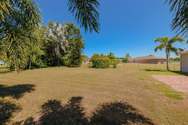 207 SW Bridgeport Drive, Port St Lucie, FL 34953
