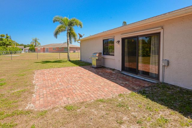 207 SW Bridgeport Drive, Port St Lucie, FL 34953