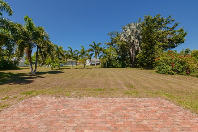 207 SW Bridgeport Drive, Port St Lucie, FL 34953