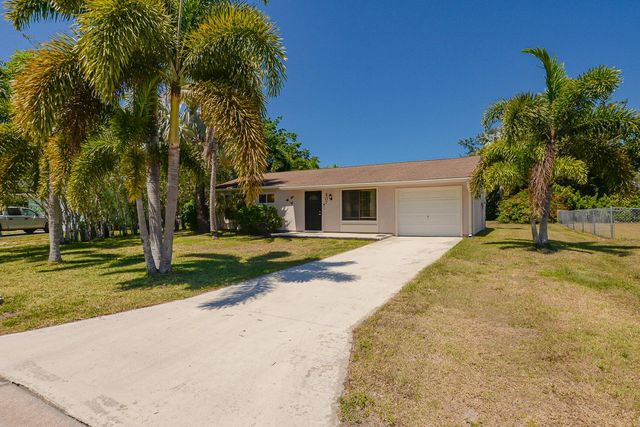 207 SW Bridgeport Drive, Port St Lucie, FL 34953