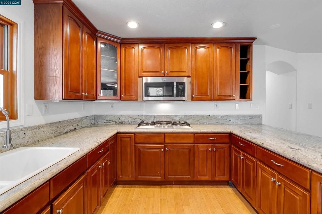 Image 13 of property listing at 5264 Sunset Dr, El Sobrante, CA 94803