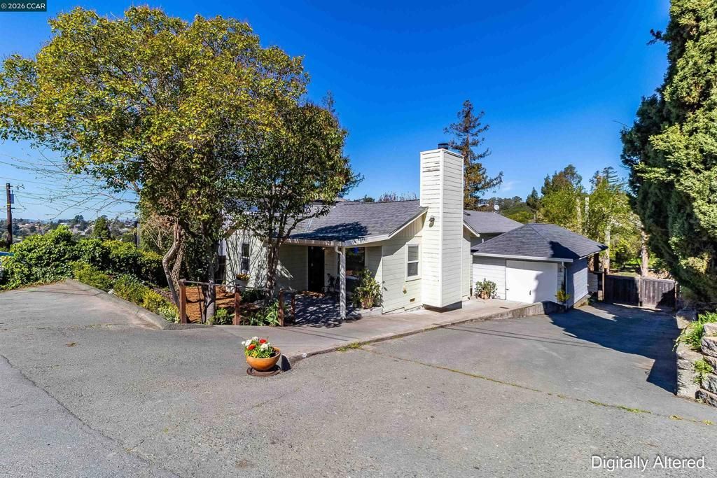 Image 2 of property listing at 5264 Sunset Dr, El Sobrante, CA 94803