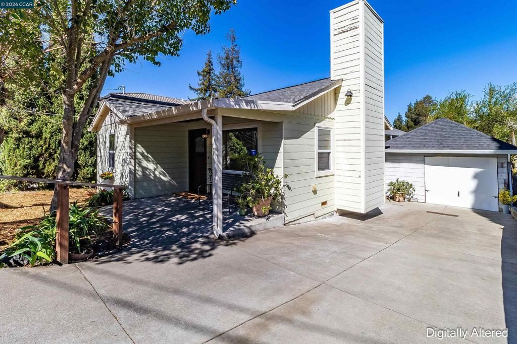 Image 3 of property listing at 5264 Sunset Dr, El Sobrante, CA 94803